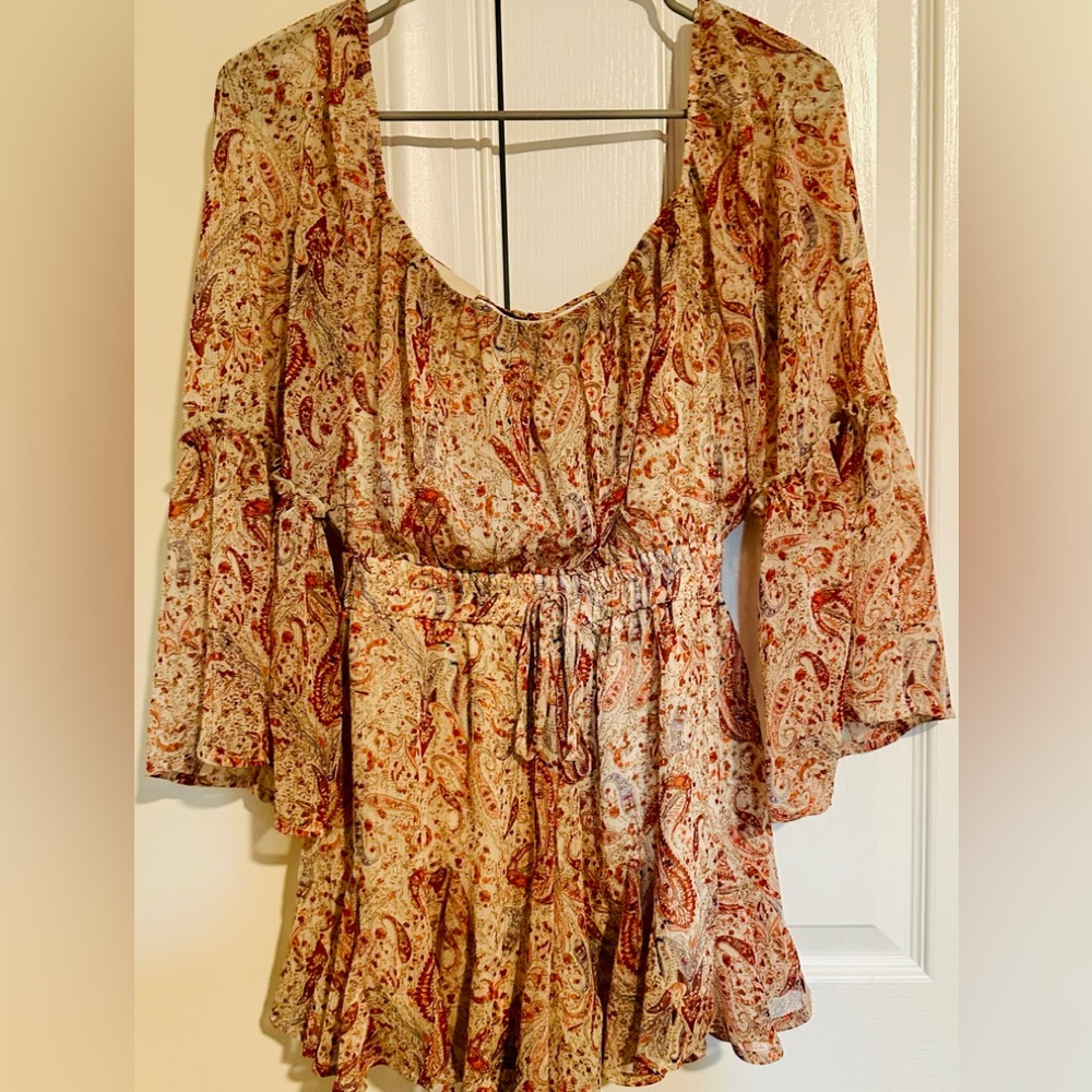 Orange longsleeve paisley print romper‎ Mi Ami by Francesca’s Collections size S
